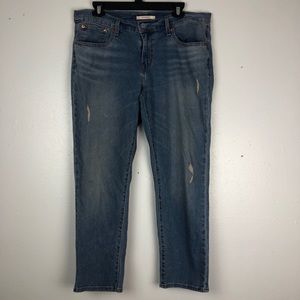 Levis boyfriend distressed medium wash jean sz 31